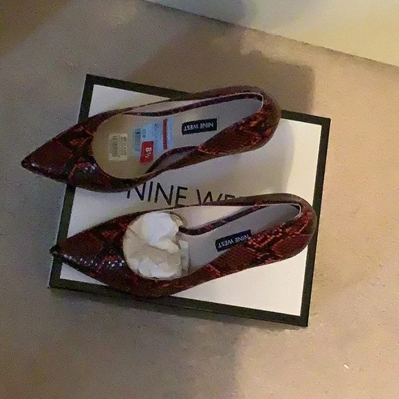 Nine West 4 inch high heel black/red snake pumps - Picture 3 of 4